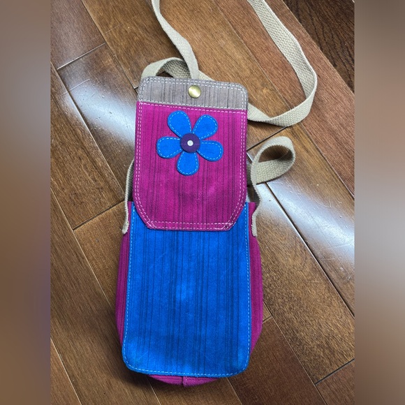 Small handmade suede crossbody bag in pink and blue. - Picture 6 of 10